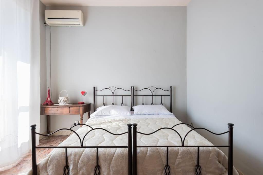 Top Floor Apartment Near Historic Fortino Catania Exterior foto